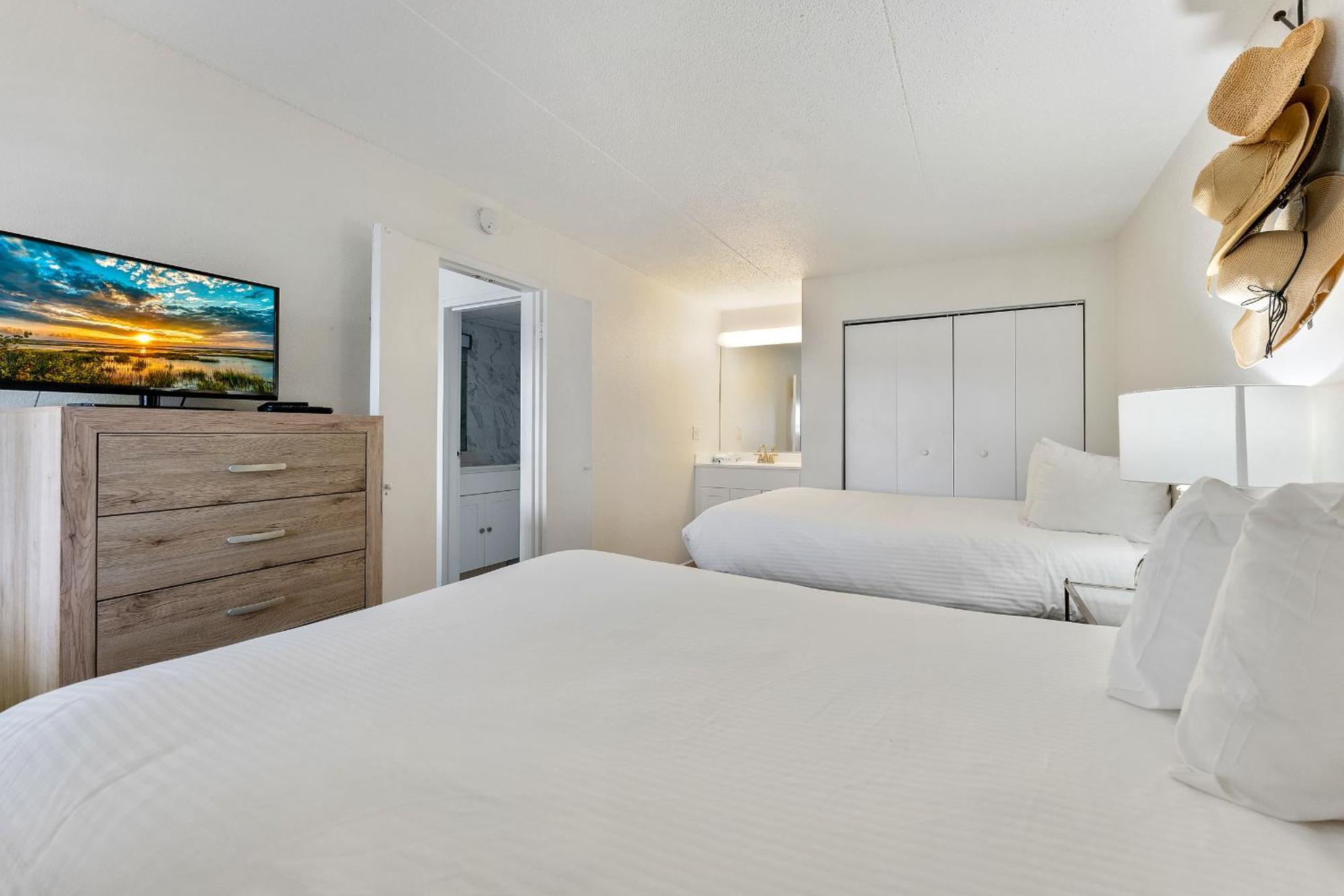 Beachcomber Resort Avalon Kültér fotó